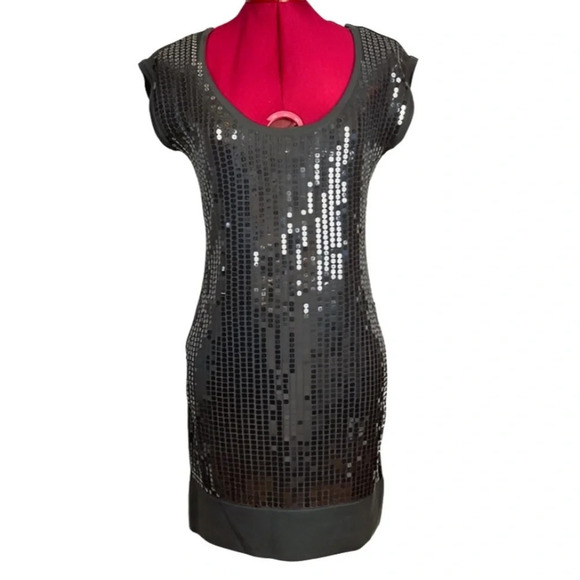 Grey sequin stretch knit sleeveless evening dress with scoop neck wide hem - Picture 1 of 4